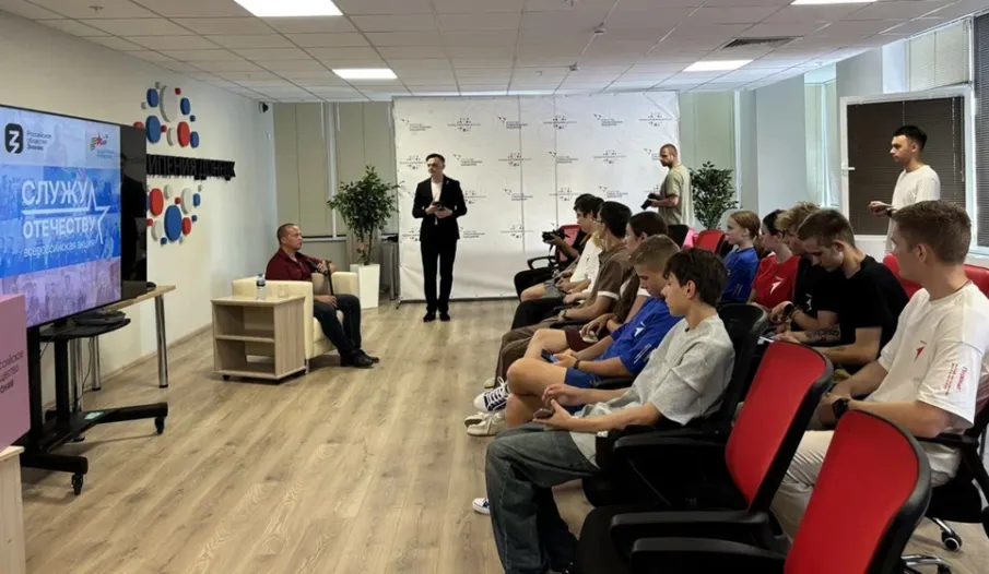 Герои СВО делятся опытом с молодежью в рамках просветительской акции